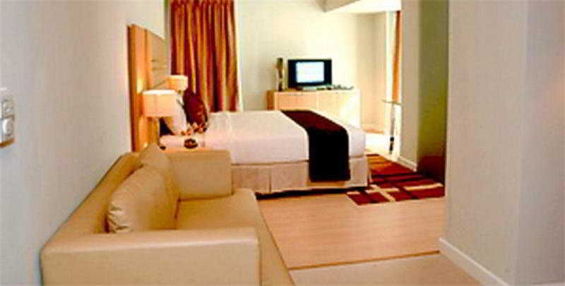 The Tivoli Hotel Bangkok Exteriör bild